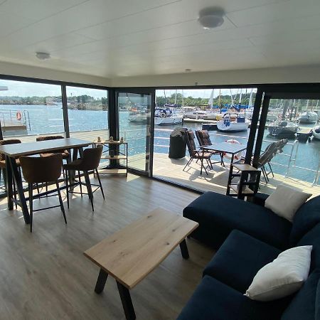 Urlaub Auf Dem Wasser Mit Einmaligen Ausblick - Well Hausboote Boltenhagen 10 מראה חיצוני תמונה
